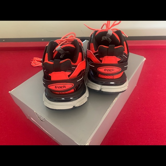 Balenciaga‘s track Sneaker - Picture 4 of 9